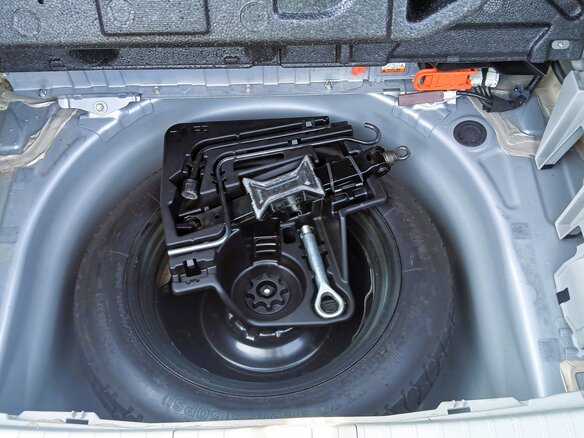 2010 Toyota Prius III (XW30), серый, 1030000 рублей - вид 29