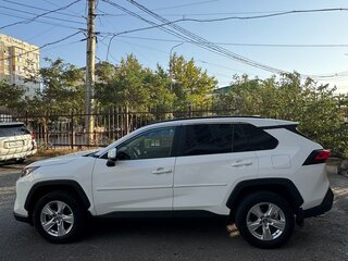 2020 Toyota RAV4 V (XA50), белый, 2900000 рублей, вид 2