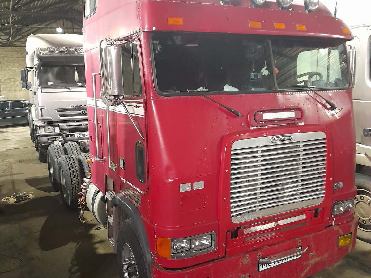 Freightliner FLB: особенности и характеристики грузового автомобиля