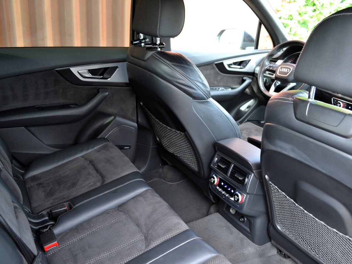AUDI Q7 - фото 18