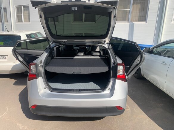 2020 Toyota Prius IV Рестайлинг (XW50), серый, 1950000 рублей - вид 23