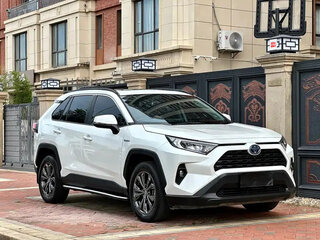 2022 Toyota RAV4 V (XA50), белый, 2400000 рублей, вид 1
