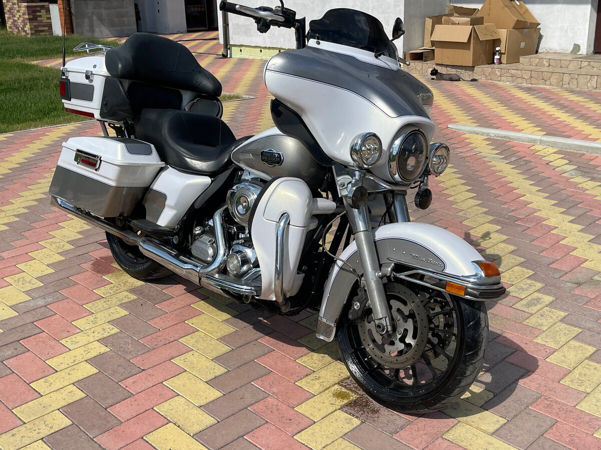 Мотоцикл Harley Davidson FLHTCU Ultra Classic Electra Glide 2011 обзор