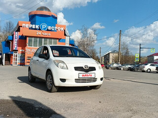2008 Toyota Yaris II, белый, 560000 рублей, вид 1