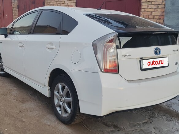 2013 Toyota Prius III Рестайлинг (XW30), белый, 1450000 рублей - вид 4