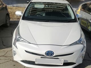 2015 Toyota Prius IV (XW50), белый, 1400000 рублей, вид 1