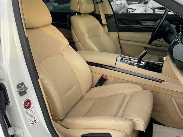 2012 BMW 7 серии 740Li xDrive V (F01/F02/F04) Рестайлинг, белый - вид 9