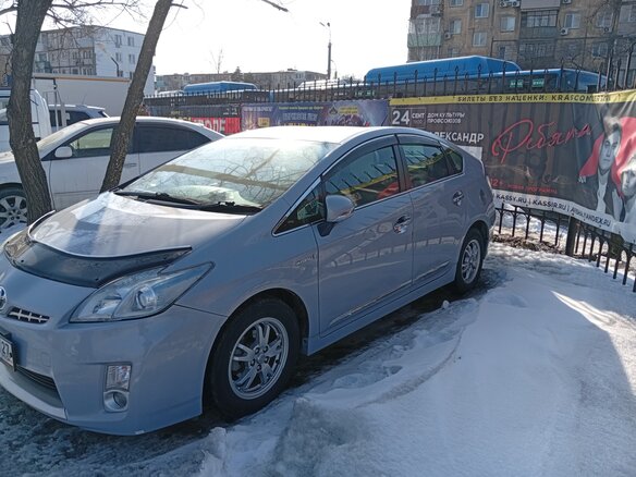 2009 Toyota Prius III (XW30), голубой, 980000 рублей