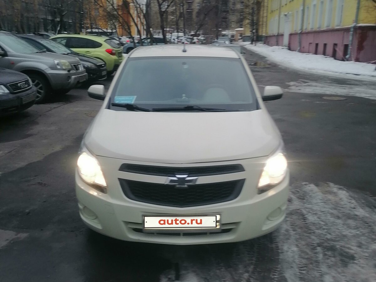 Шевроле кобальт бежевый