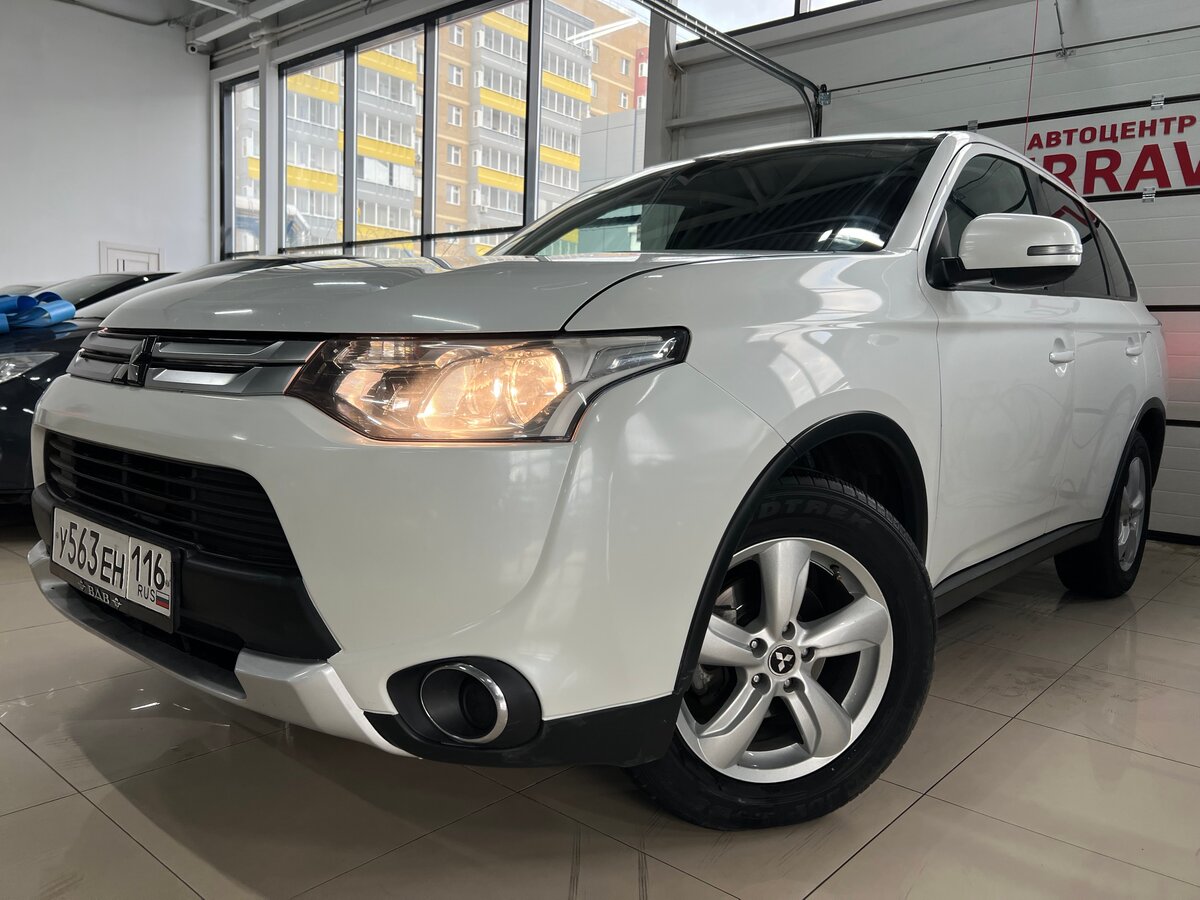 Купить б/у Mitsubishi Outlander III Рестайлинг 2.0 CVT (146 л.с.) 4WD ...