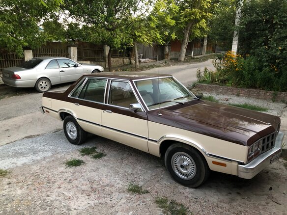 1982 Ford Fairmont, бежевый - вид 2
