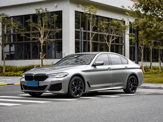 2022 BMW 5 серии 540i VII (G30/G31) Рестайлинг, серебристый, 5570000 рублей, вид 1