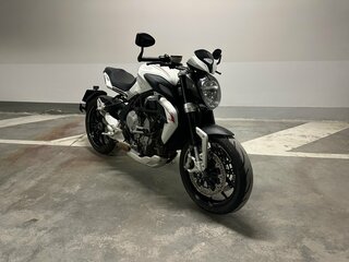 Мотоцикл MV Agusta Dragster 800RC Shining Gold 2019 обзор