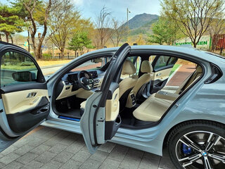 2024 BMW 3 серии 320i xDrive VII (G2x) Рестайлинг 2, серый, 4400000 рублей, вид 1