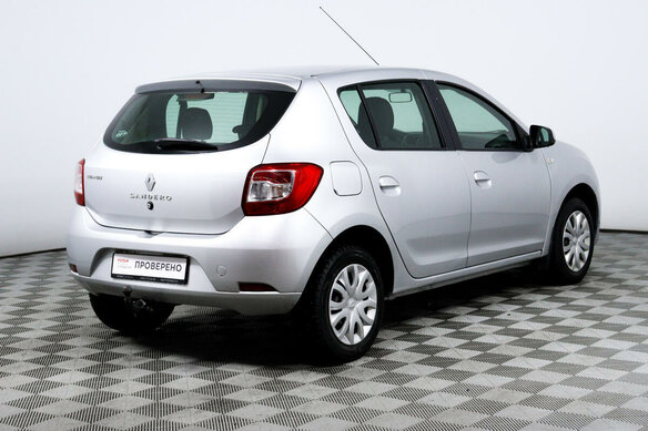 Renault Sandero Зеленый 2015 с пробегом 33 872 км. в автоцентре Крост в Ростове-