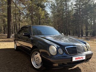 2000 Mercedes-Benz E-Класс 320 II (W210, S210) Рестайлинг, чёрный, 750000 рублей, вид 1