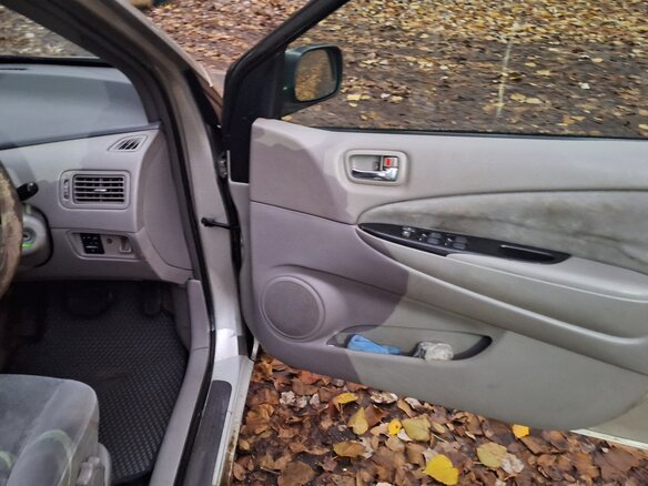 2000 Toyota Prius I Рестайлинг (XW10), серебристый, 230000 рублей - вид 16