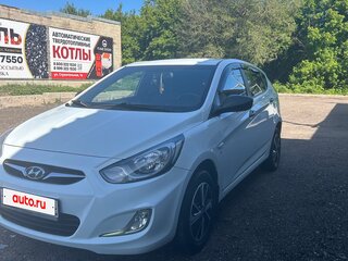 2013 Hyundai Accent IV, белый, 825000 рублей, вид 1