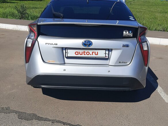 2016 Toyota Prius IV (XW50), серый, 1600000 рублей - вид 4