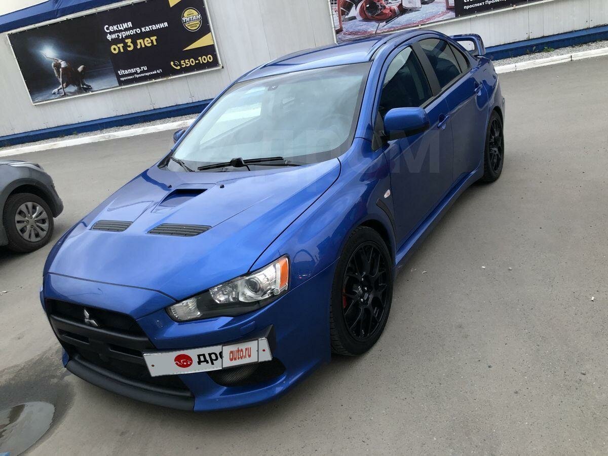 mitsubishi evo x blue