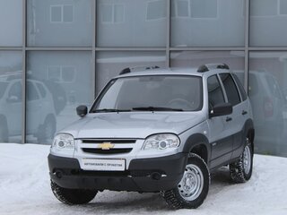2013 Chevrolet Niva I Рестайлинг, серебристый, 415000 рублей, вид 1