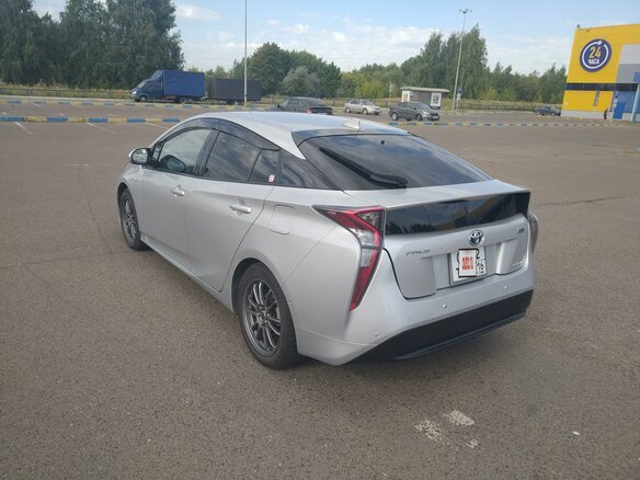 2017 Toyota Prius IV (XW50), серый, 2050000 рублей - вид 5