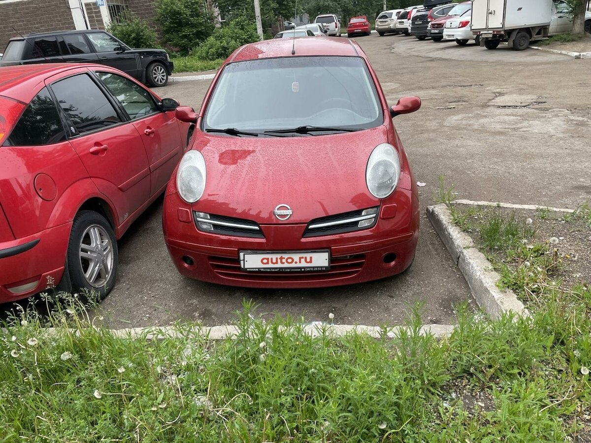 Ниссан микра красный