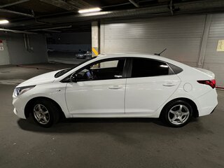 2017 Hyundai Solaris II, белый, 830000 рублей, вид 2