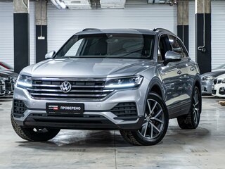 2018 Volkswagen Touareg III, серебристый, 4139000 рублей, вид 1