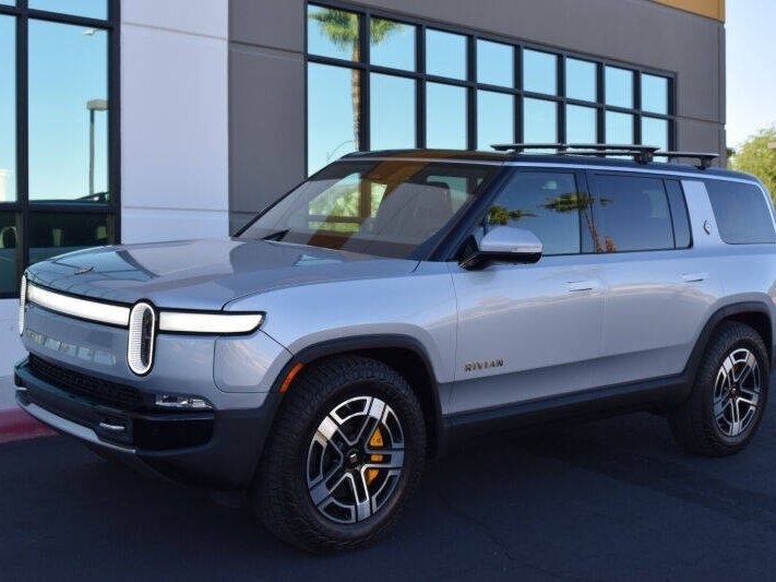 Rivian R1S QM Large