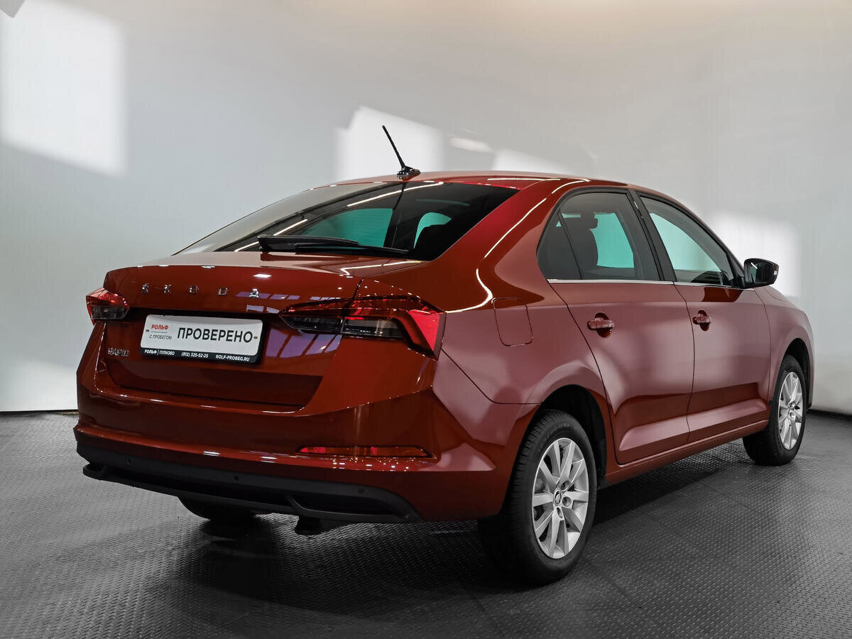 Skoda Rapid 2022 красный