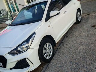 2018 Hyundai Solaris II, белый, 990000 рублей, вид 1
