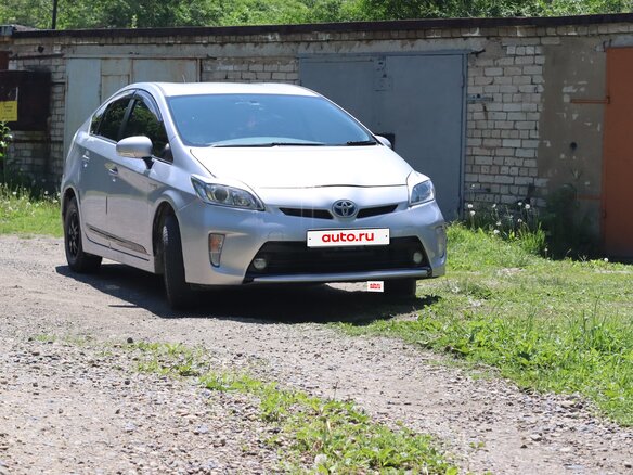 2012 Toyota Prius III Рестайлинг (XW30), голубой, 1000000 рублей - вид 1