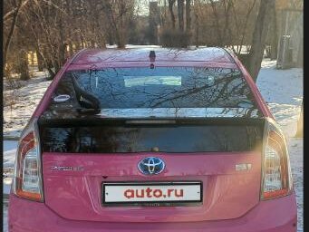 2014 Toyota Prius III Рестайлинг (XW30), розовый, 1250000 рублей - вид 6