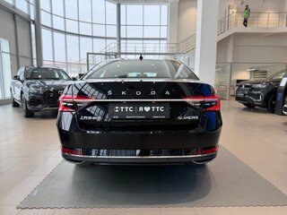 2025 Skoda Superb III Рестайлинг, чёрный, 3350000 рублей, вид 4
