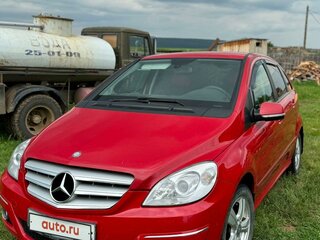 2010 Mercedes-Benz B-Класс 180 I (W245) Рестайлинг, красный, 550000 рублей, вид 1