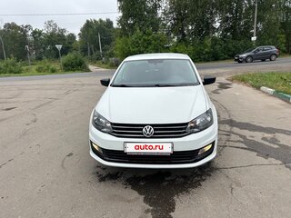 2018 Volkswagen Polo V Рестайлинг, белый, 750000 рублей, вид 1