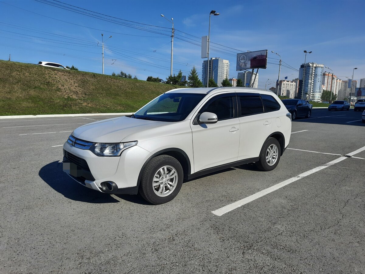Купить б/у Mitsubishi Outlander III Рестайлинг 2.0 CVT (146 л.с.) 4WD ...