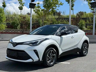 2022 Toyota C-HR I Рестайлинг, белый, 1930014 рублей, вид 1
