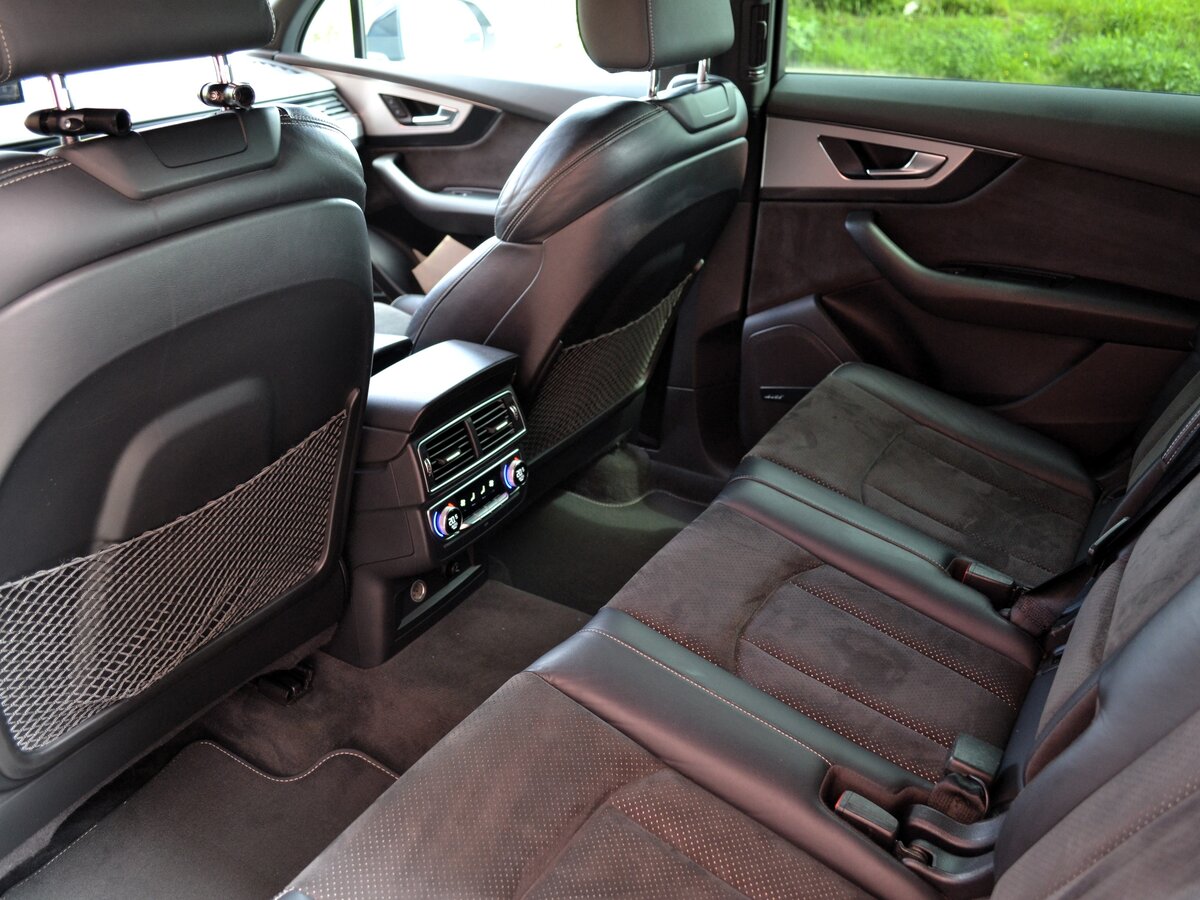 AUDI Q7 - фото 16