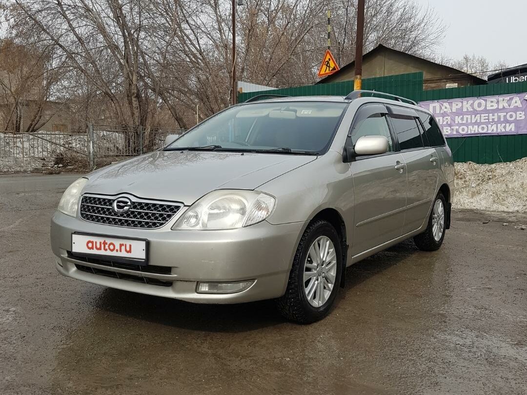 Toyota Corolla e120 Fielder универсал белая