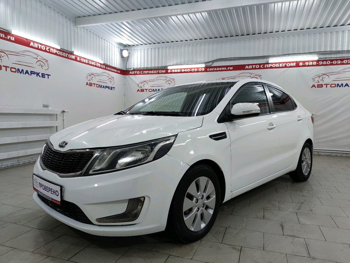 Kia Rio 2014 седан белая