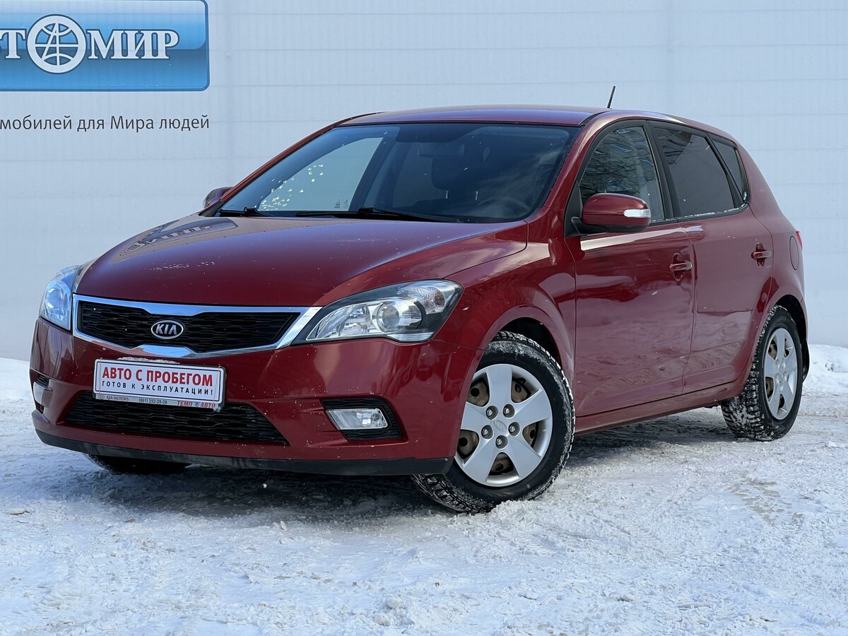 Красный Kia Ceed 2011