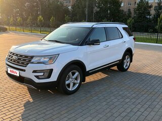 2017 Ford Explorer V Рестайлинг, белый, 3500000 рублей, вид 1