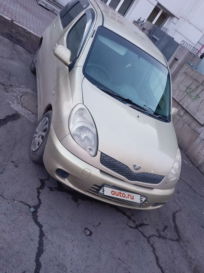 Тойота фанкарго 2000