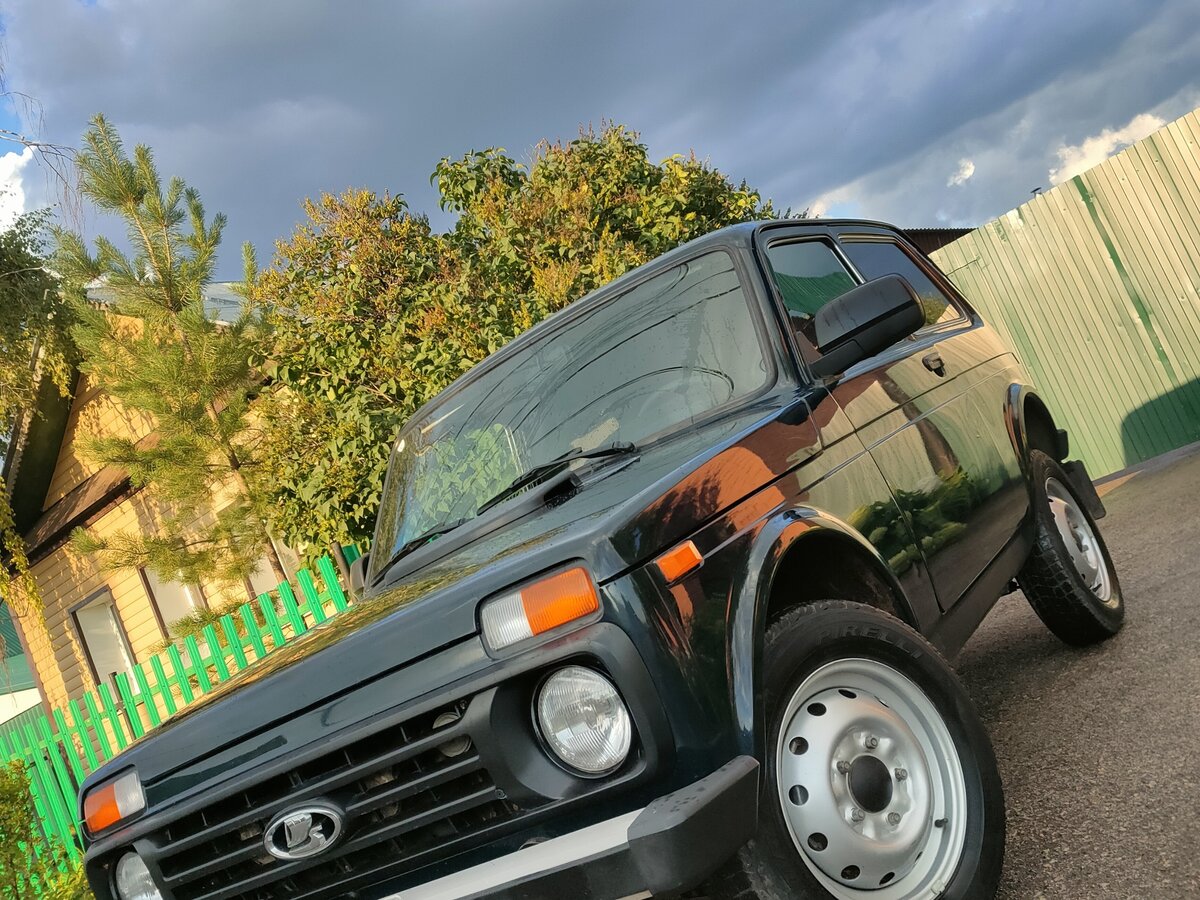 Лада 4x4 2121 Нива зеленая