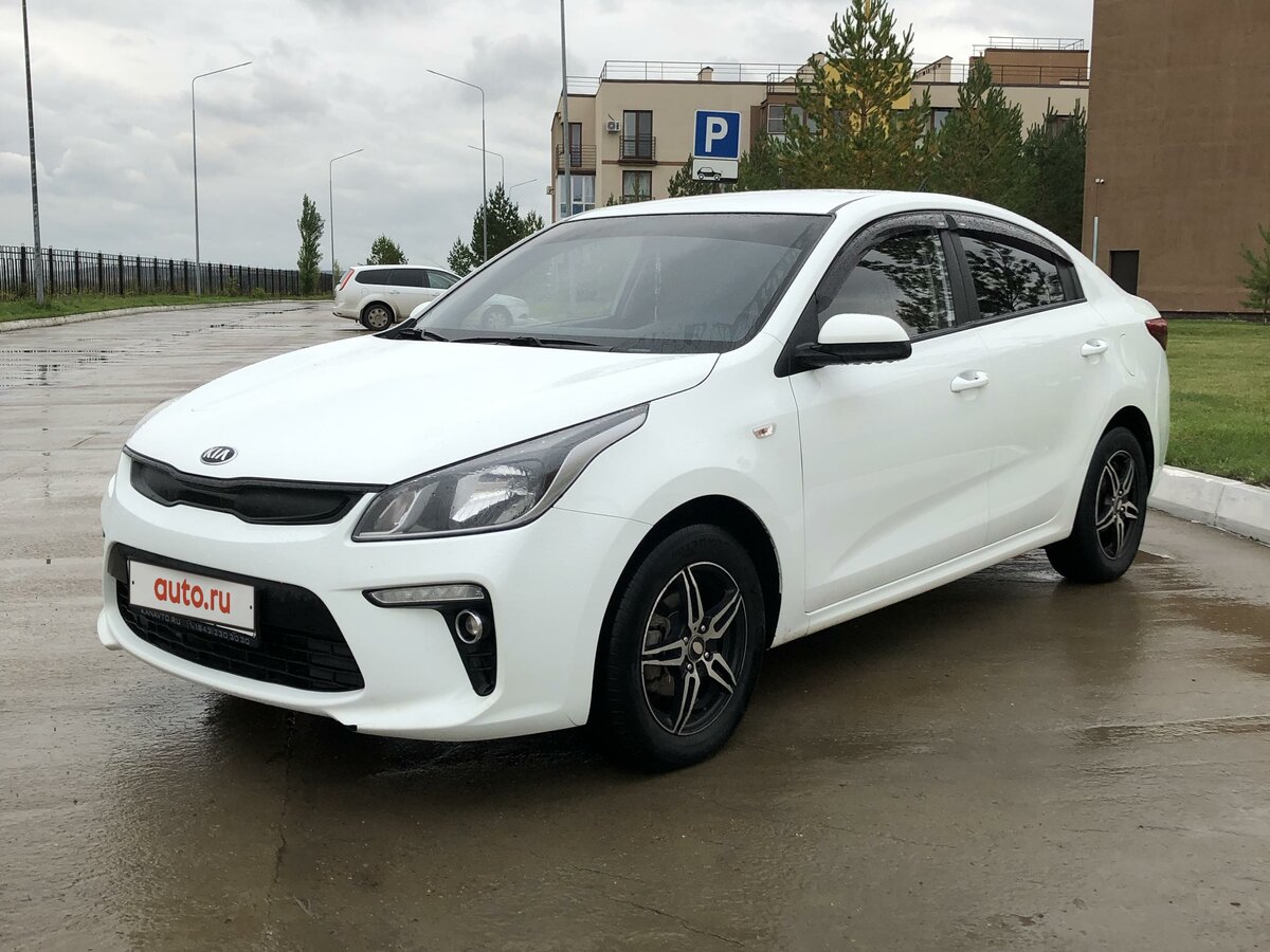 Купить б/у Kia Rio IV 1.6 MT (123 л.с.) бензин механика в Уфе: белый ...