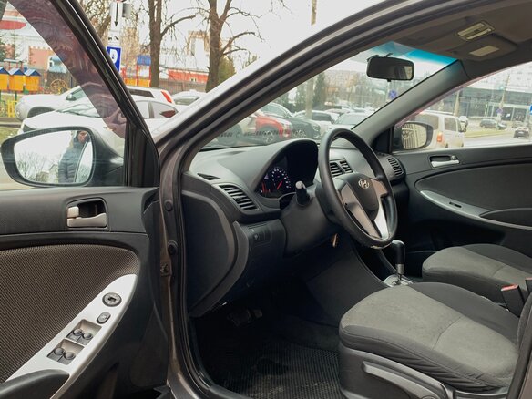 2012 Hyundai Solaris I, чёрный, 500000 рублей - вид 8