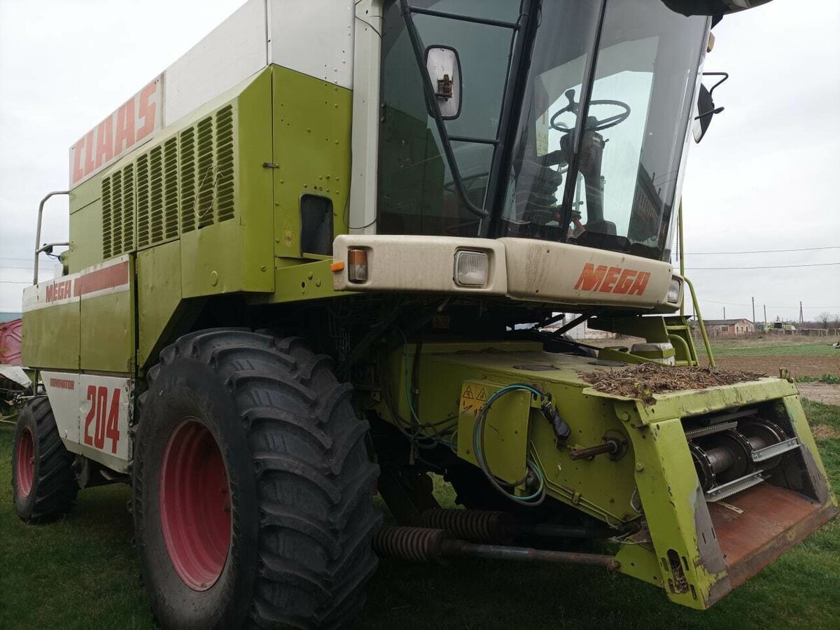 Купить б/у Claas MEGA в Волгограде: зелёный комбайн 2000 года на Авто ...