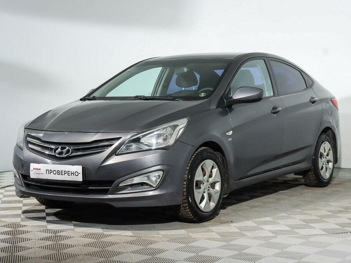 Купить б/у Hyundai Solaris I 1.6 AT (123 л.с.) бензин автомат в Москве: фиолетов